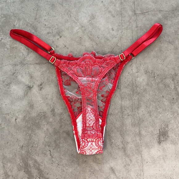 Red lace thong - Picture 2 of 4